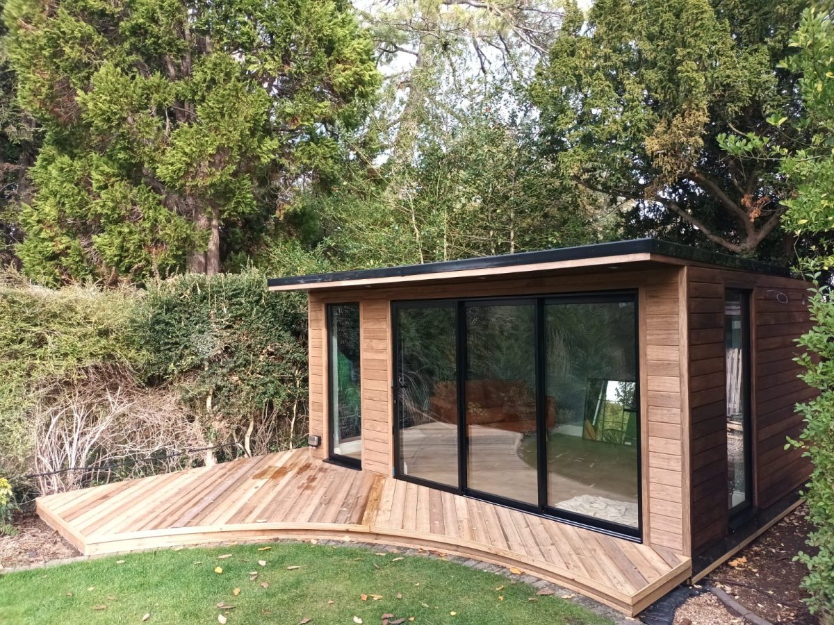 You are currently viewing Navigating Garden Room Regulations in Oxfordshire: A Comprehensive Guide to Planning Permission and Permitted Development